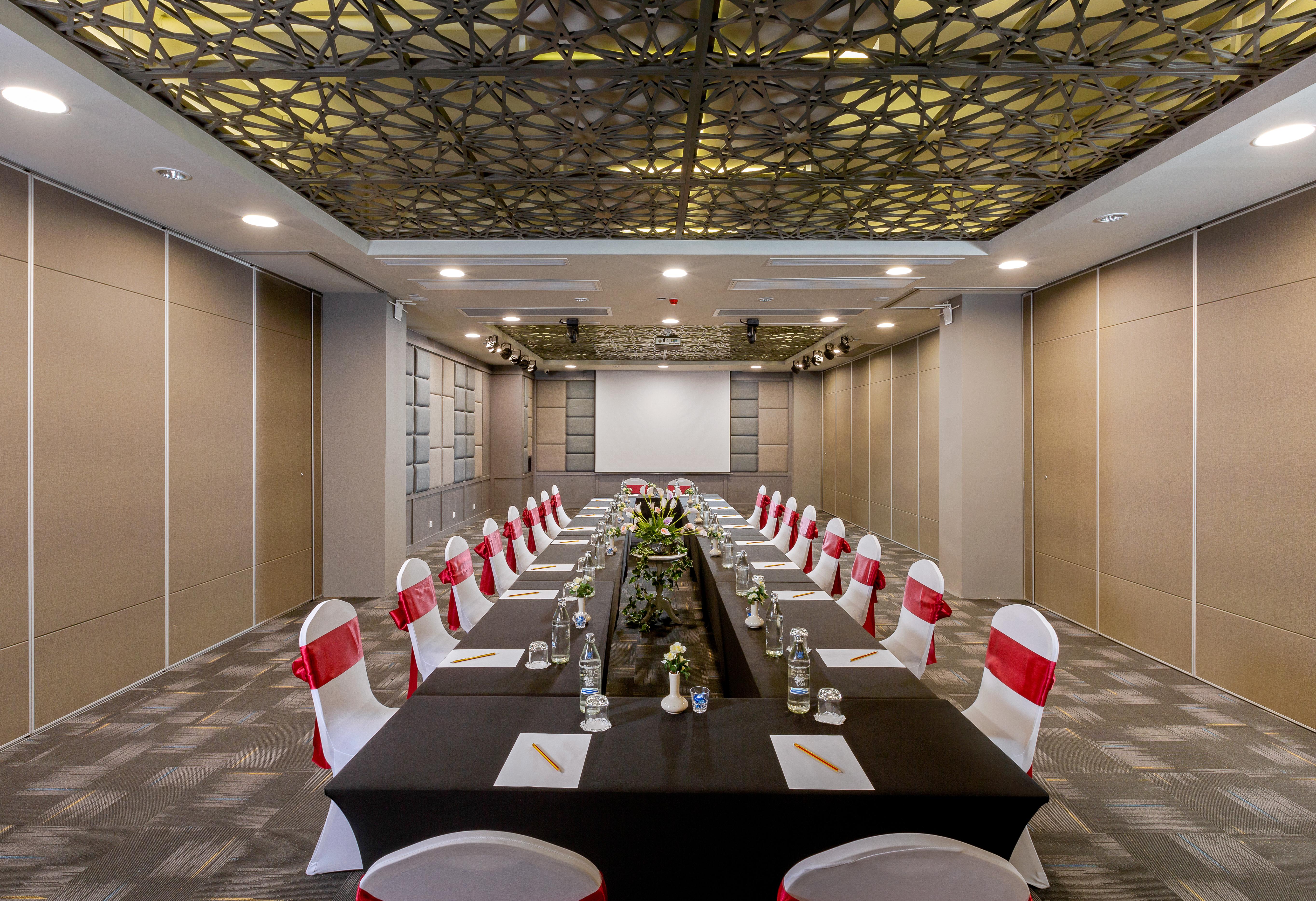 泽希纳水疗度假村【SHA Extra Plus】 Patong 外观 照片 Meeting room